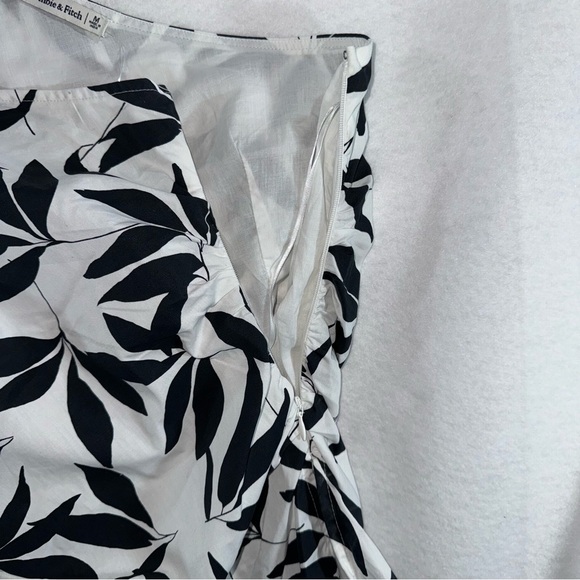 One-Shoulder Black and White Leaf Print Top formal business casual beach summer - Picture 9 of 15